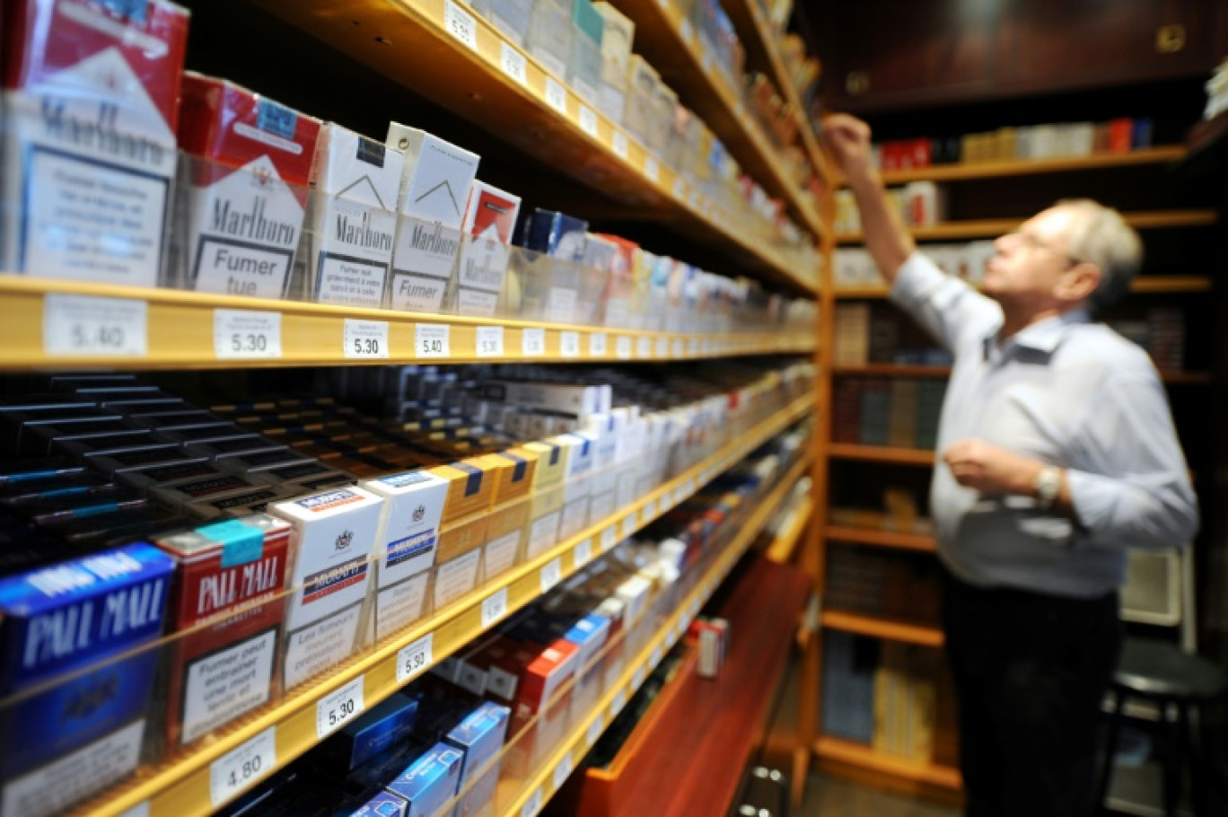 Pas de report massif vers le marché noir, malgré les hausses de prix successives: 4 fumeurs sur 5 ont acheté leur dernier paquet de cigarettes chez le buraliste © BORIS HORVAT