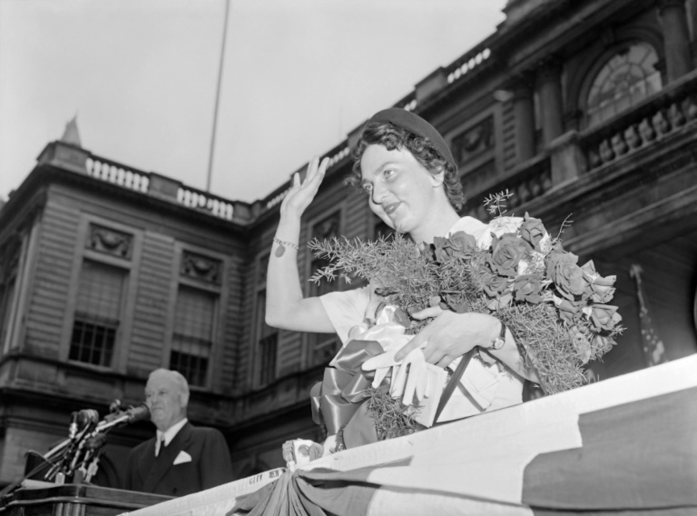 Geneviève de Galard, surnommée "l'ange de Diên Biên Phu", à New York, le 29 juillet 1954 © -