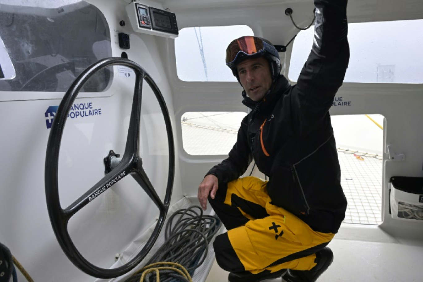 Le skipper français Armel Le Cléac'h lors d'une séance préparatoire au passage de la flamme olympique à travers l'océan Atlantique à bord du multicoque Banque Populaire Ultim au large de Lorient, le 29 mai 2024 © Damien MEYER