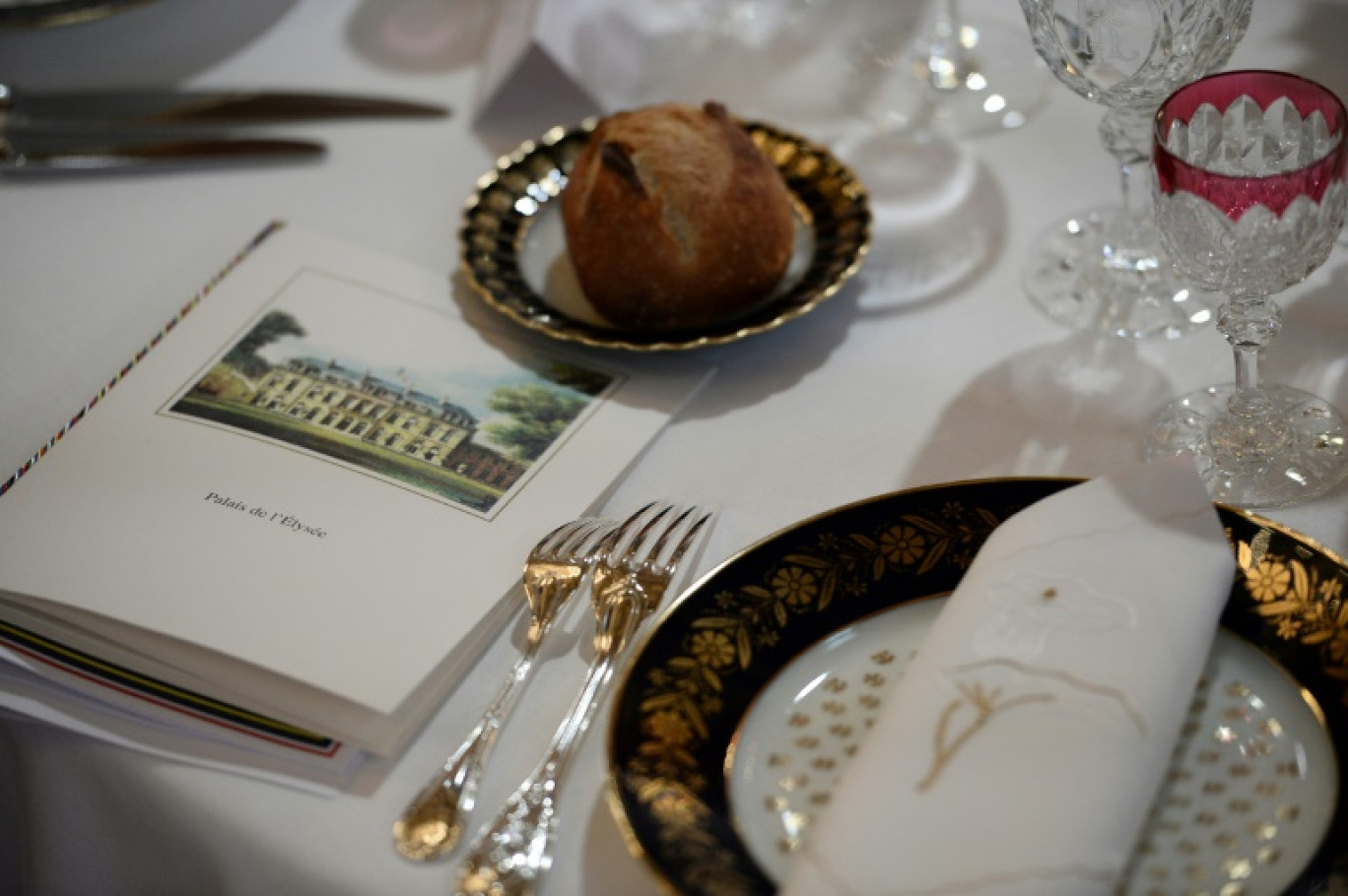 Un menu sur une table à l'Elysée lors d'une réception le 11 juillet 2016, à Paris © STEPHANE DE SAKUTIN