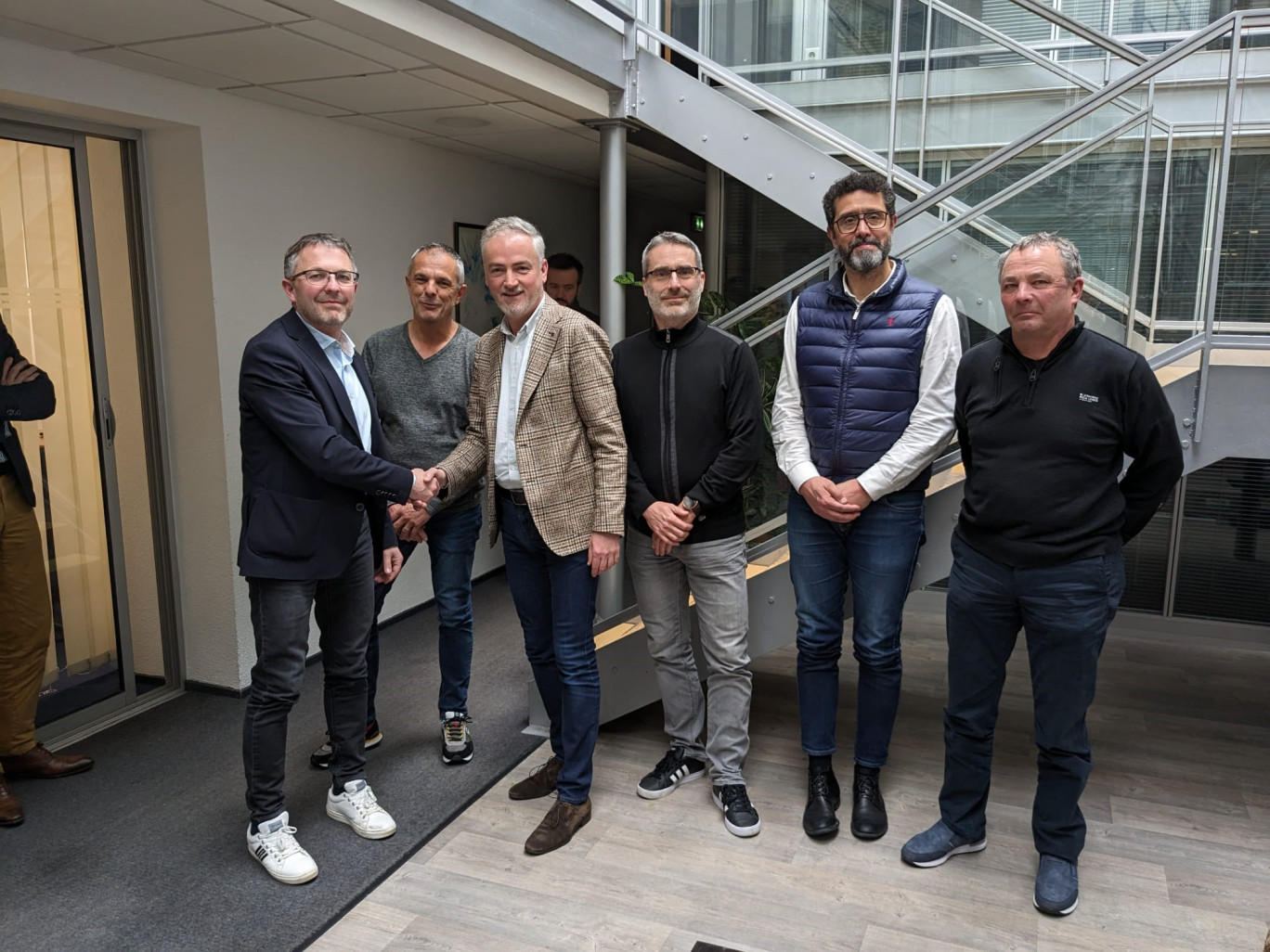 © Groupe Lagarde Meregnani. L’acquisition de Balland Carrelage par le Groupe Lagarde Meregnani a été officialisée dans les locaux de l’entreprise vosgienne à Deyvillers près d’Épinal.