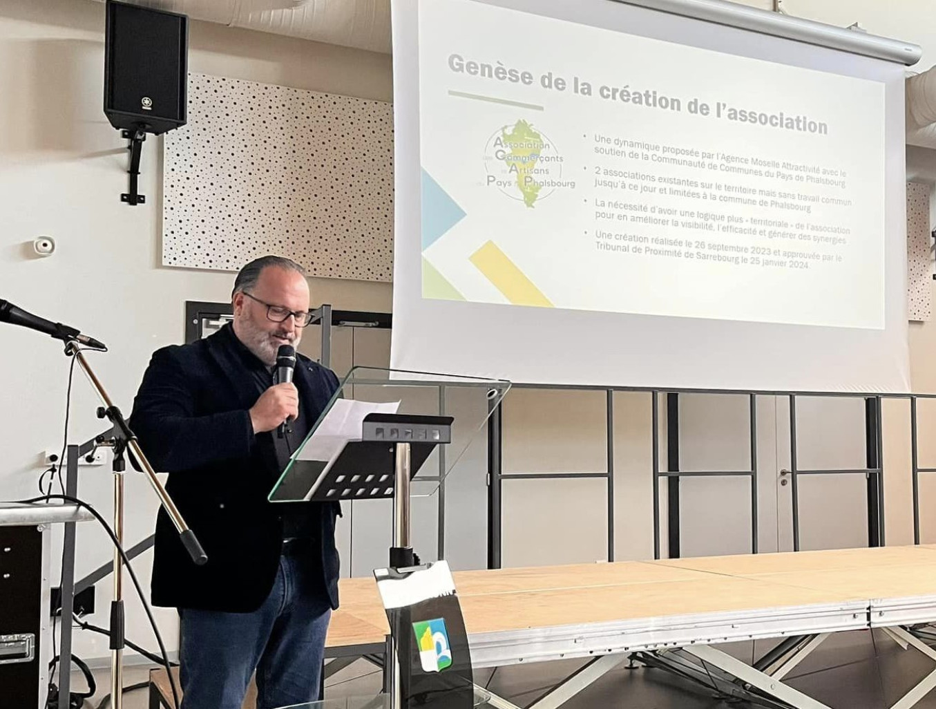 Le président Richard Zehringer rappelant les tenants et aboutissants de l'association des commerçants et artisans du Pays de Phalsbourg.© ACAPP. 