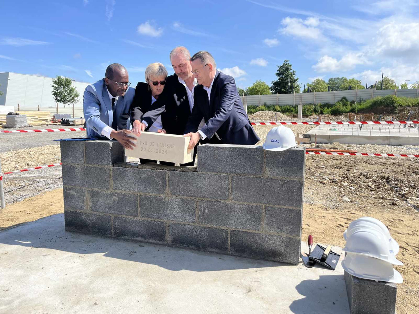 Le sous-préfet et les élus ont posé la première pierre de ce projet immobilier à Gauchy.