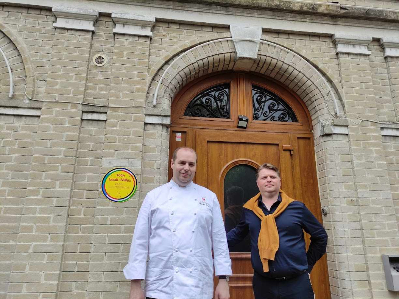 Le chef Sylvain Boizet et le Directeur Emeric Garcia de l'Inattendu à Chauny.