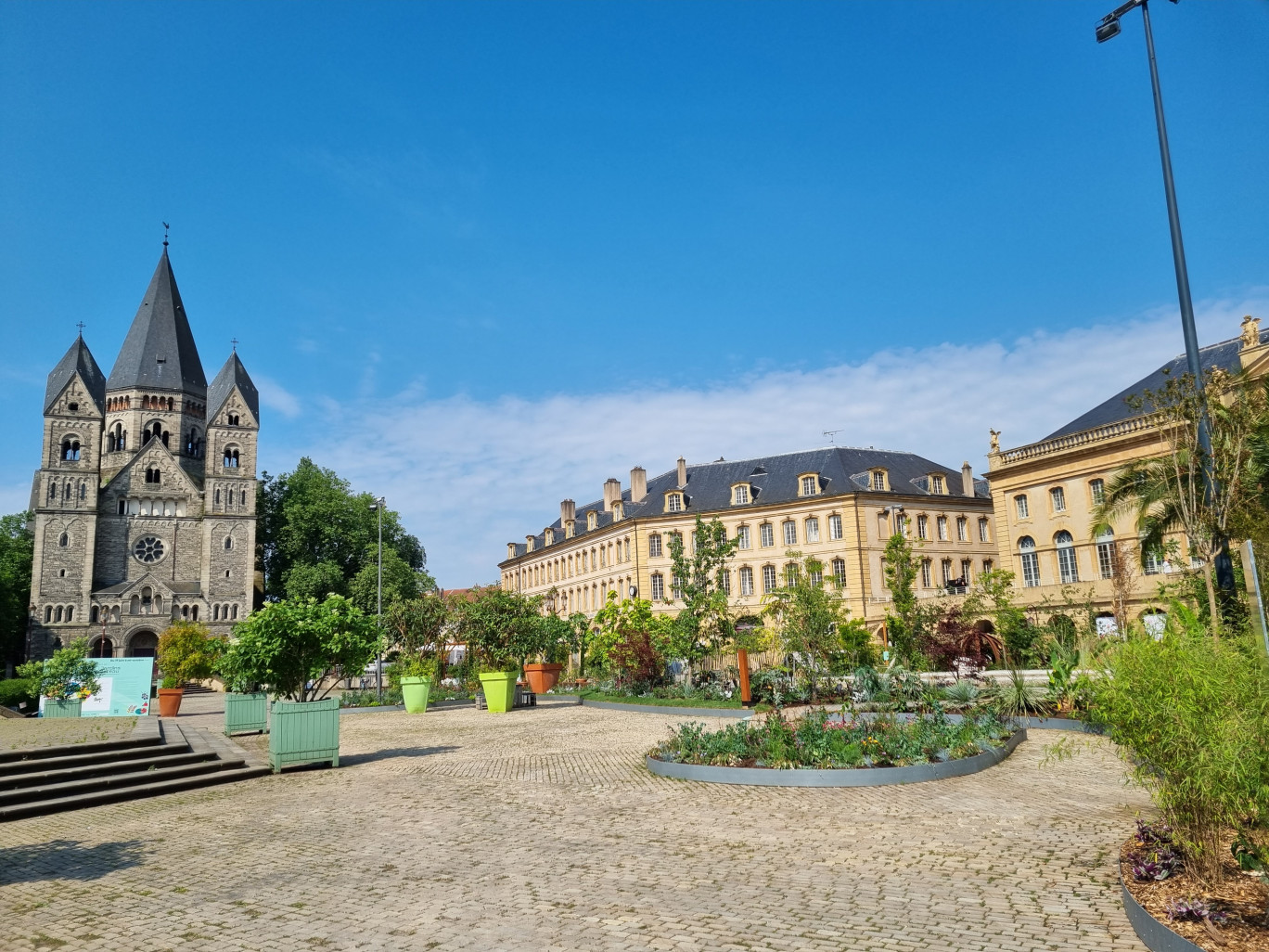 9 h à Metz. Tout est encore paisible. 