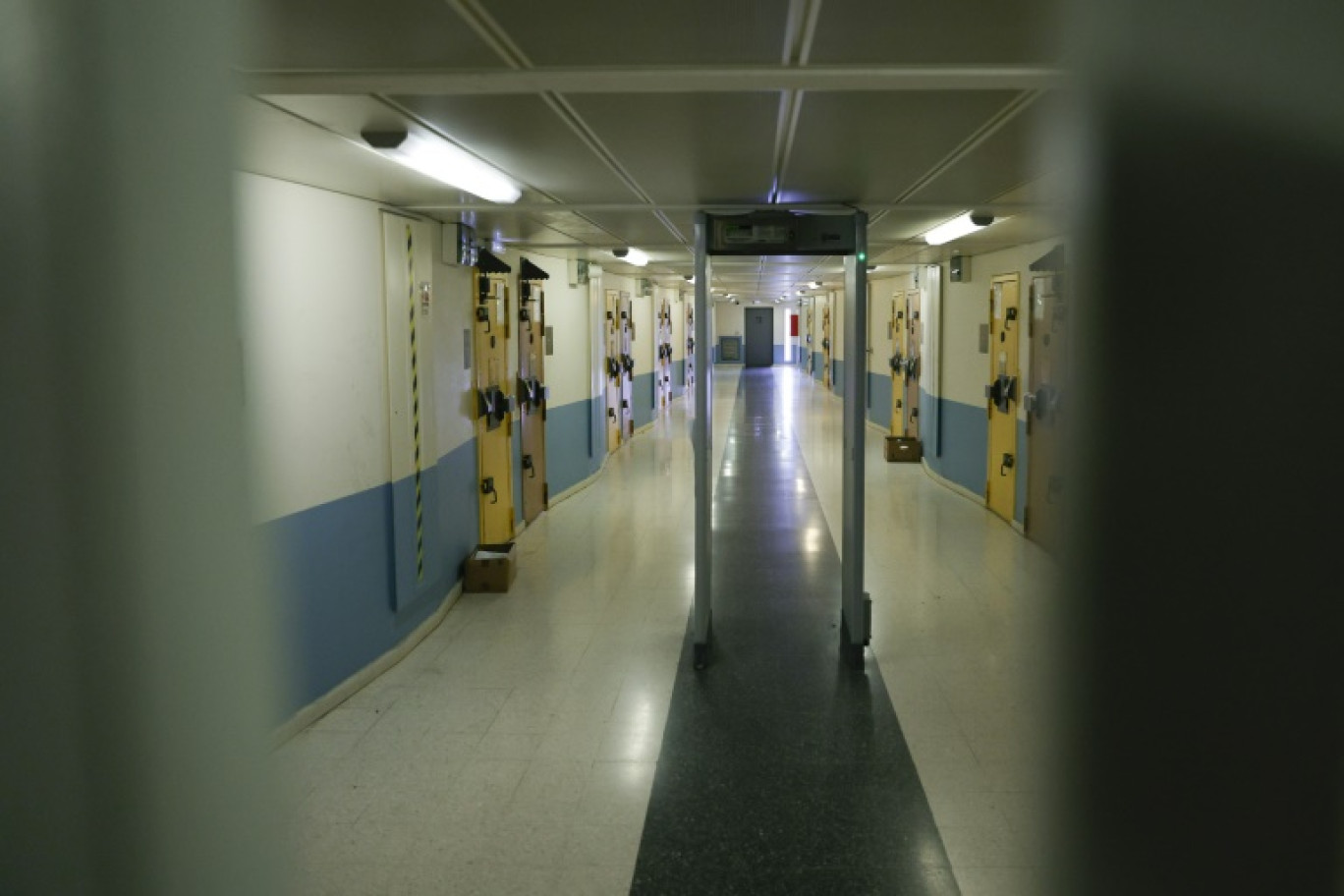 Dans l'unité pour détenus violents de la prison de Fleury-Mérogis (Essonne), le 21 juin 2023 © Geoffroy VAN DER HASSELT