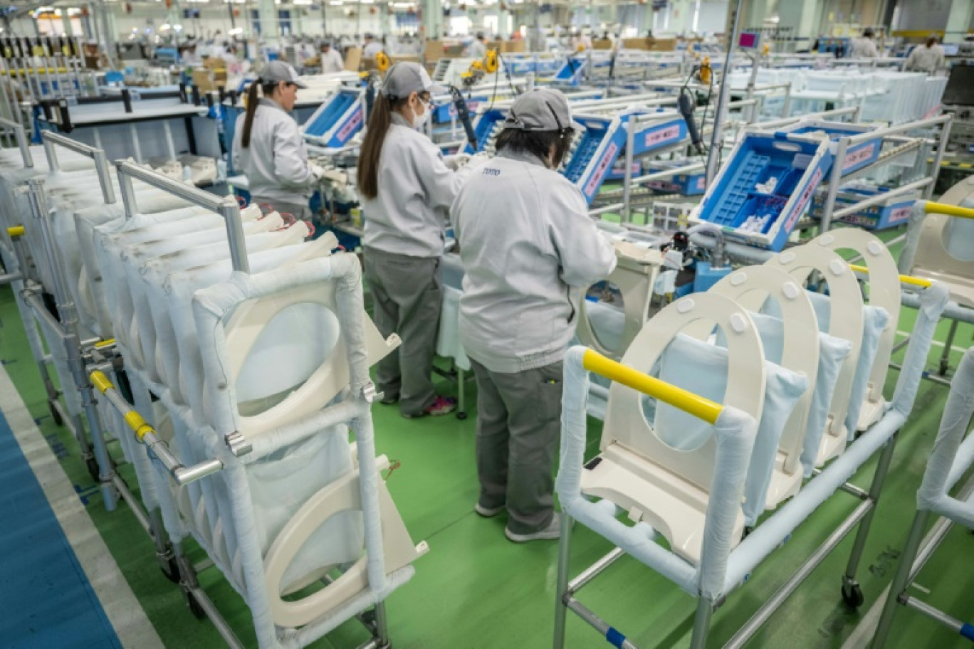 Une chaîne de montage de l'usine Washlet Techno du fabricant de toilettes TOTO à Toki, dans la préfecture de Gifu, le 4 mars 2024 au Japon © Yuichi YAMAZAKI