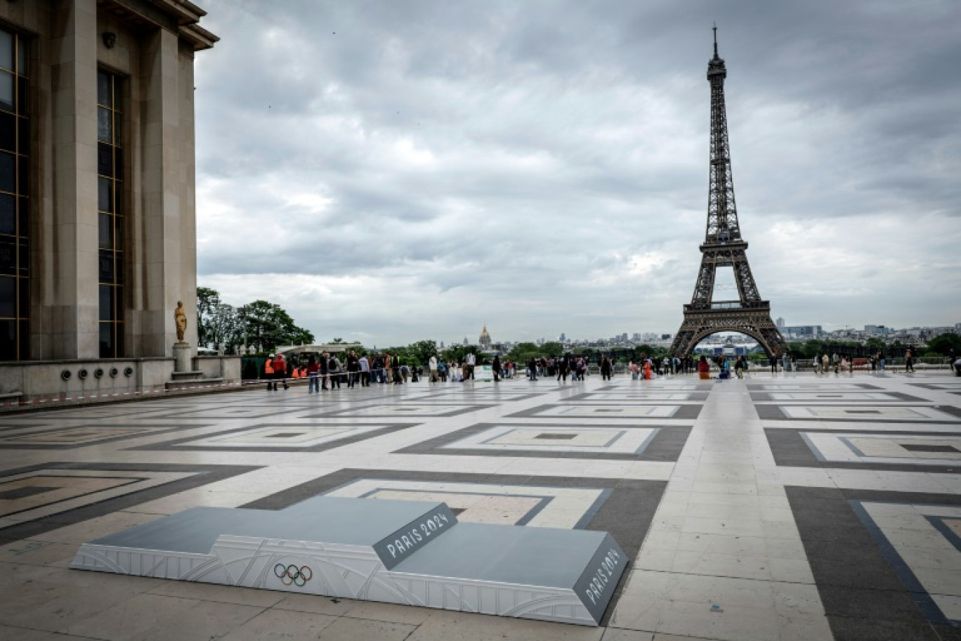 Un podium olympique sur l'esplanade du Trocadéro à Paris, le 23 mai 2024 © STEPHANE DE SAKUTIN