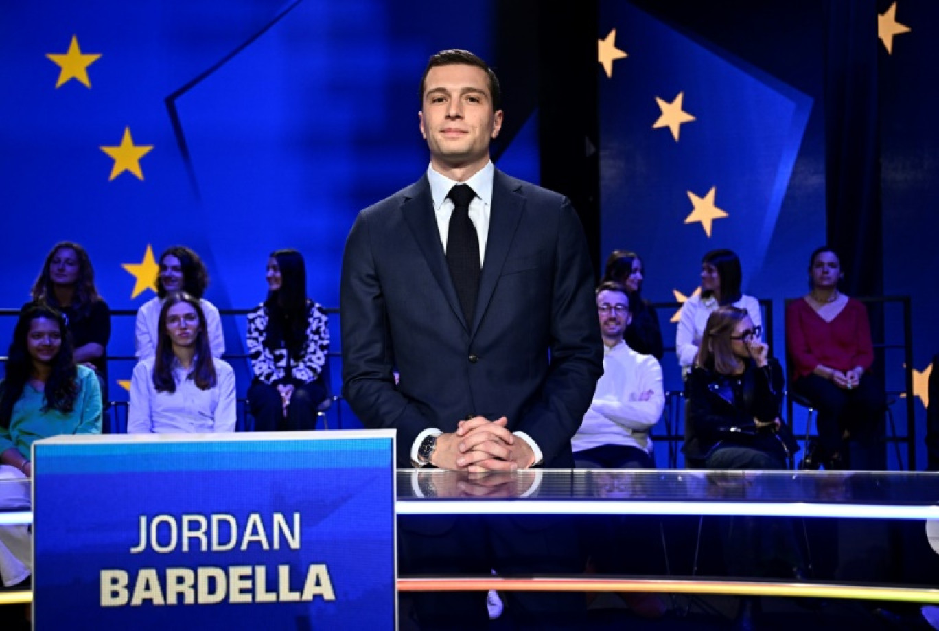 Jordan Bardella, tête de liste du RN aux élections européennes, avant un débat sur BFMTV, le 27 mai 2024 à Paris © JULIEN DE ROSA