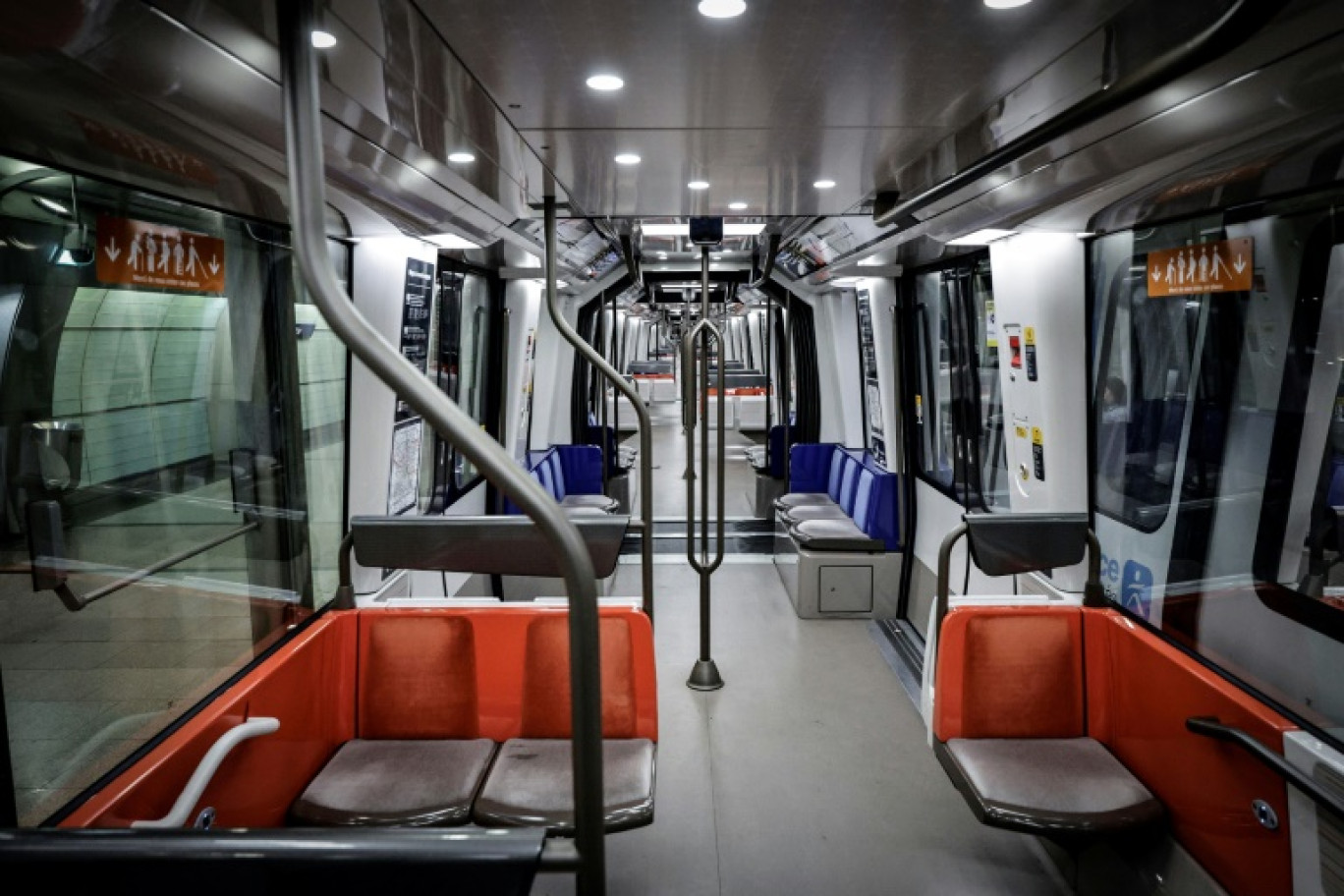 L'intérieur de la ligne 14 du métro parisien, le 3 juin 2024, à Paris © STEPHANE DE SAKUTIN