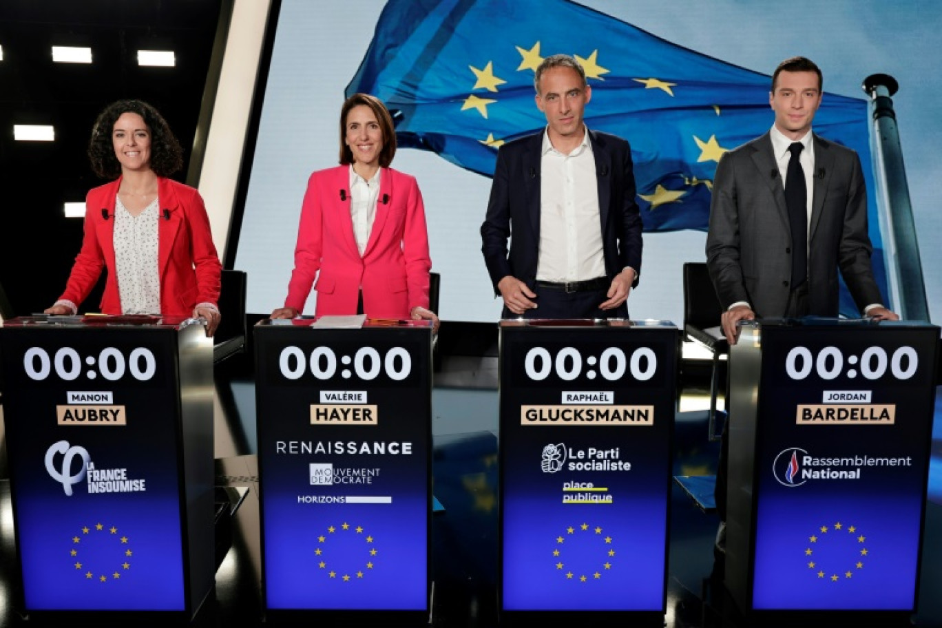 Manon Aubry, Valérie Hayer, Raphaël Glucksmann et  Jordan Bardella, avant de prendre part à un débat sur France 2, à Aubervilliers, le 4 juin 2024 © STEPHANE DE SAKUTIN