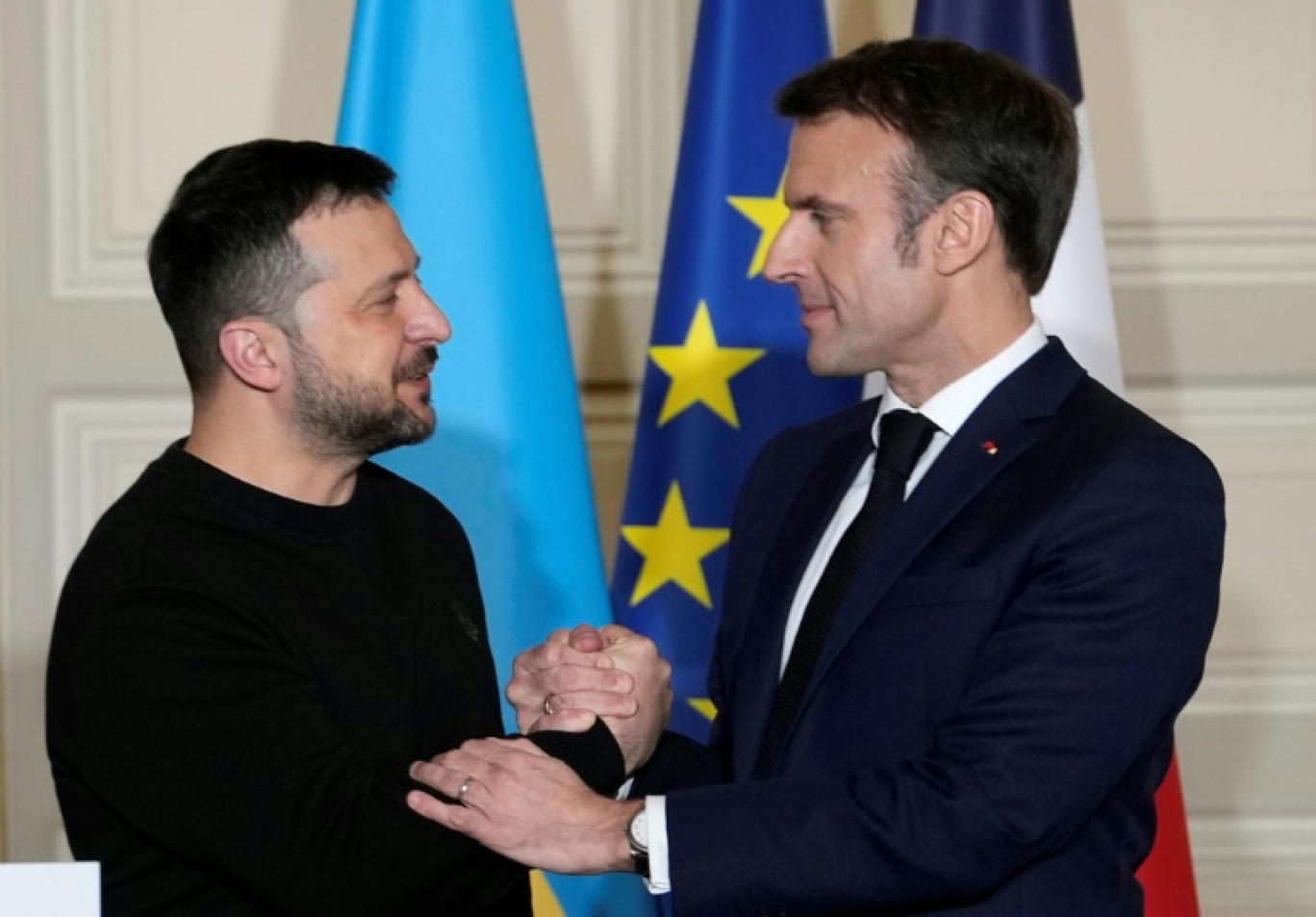 Le président Emmanuel Macron et son homologue ukrainien Volodymyr Zelensky à l'Elysée, le 16 février 2024 à Paris © Thibault Camus