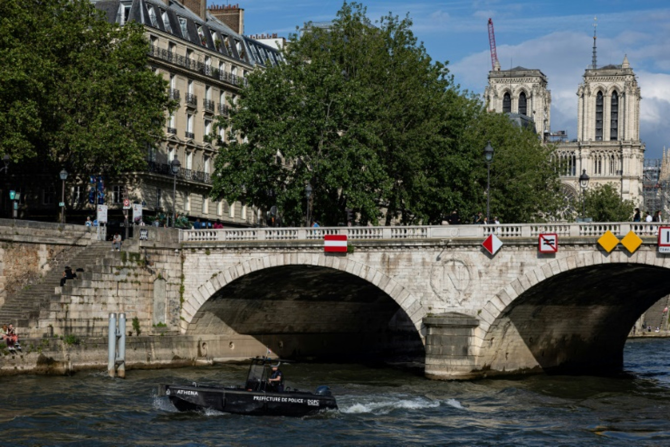 Le printemps ultra-pluvieux de ces dernières semaines a déjà fait reporter plusieurs répétitions de la cérémonie d'ouverture des JO © JOEL SAGET