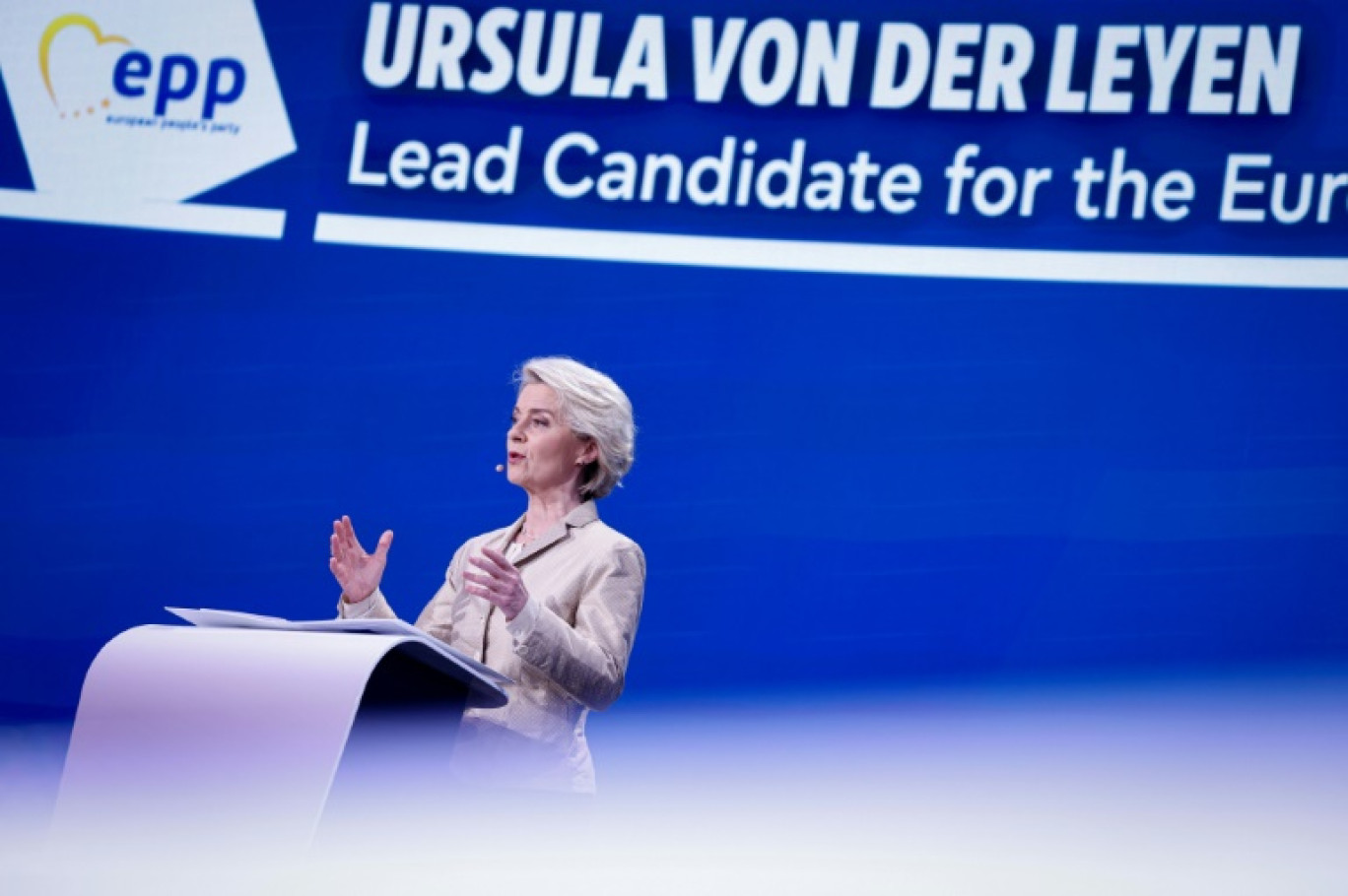 La présidente de la Commssion européenne Ursula von der Leyen, candidate à un second mandat, s'exprime depuis Bruxelles le 9 juin 2024 © Kenzo TRIBOUILLARD