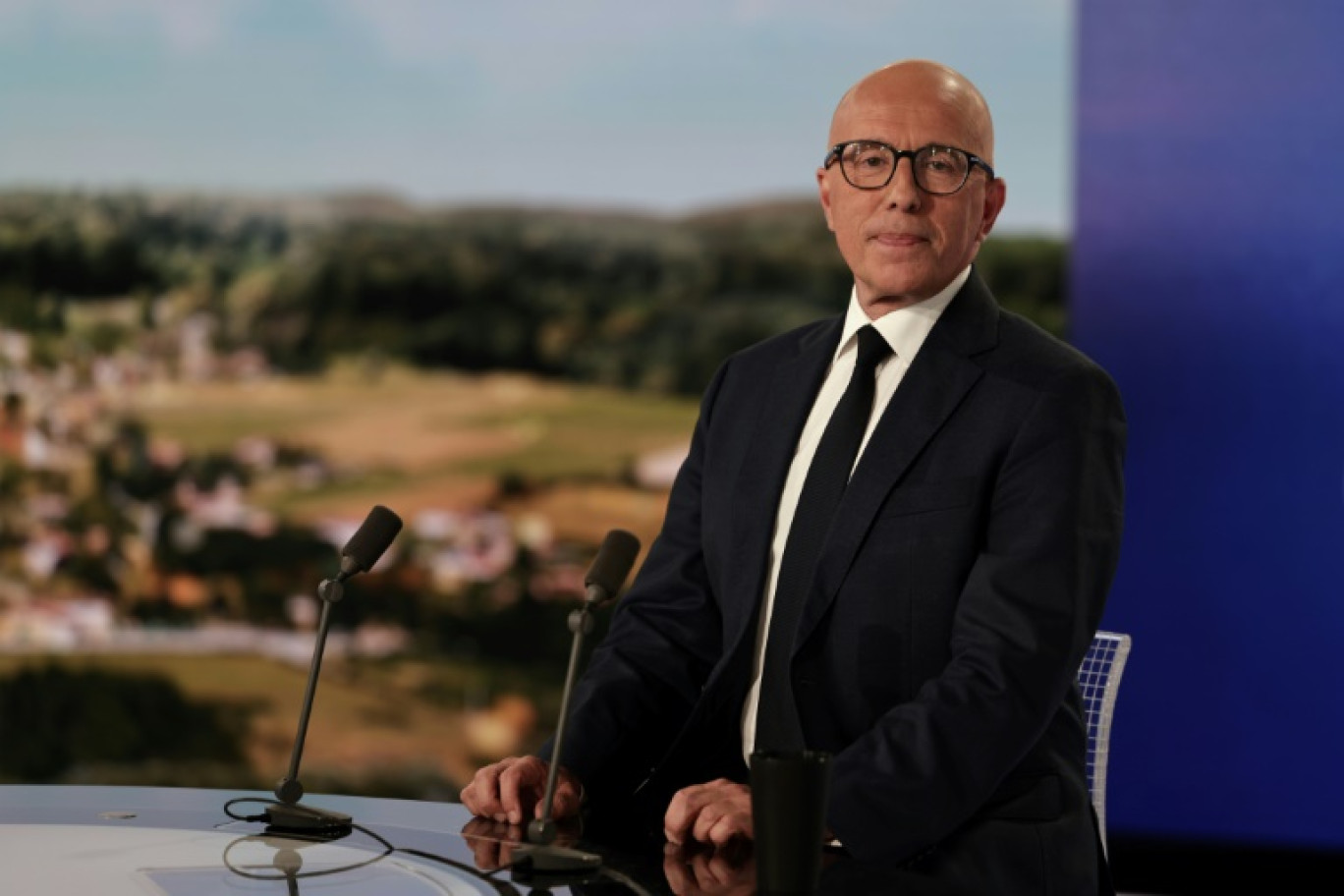 Le président de LR Eric Ciotti sur le plateau de TF1 le 11 juin 2024 © STEPHANE DE SAKUTIN