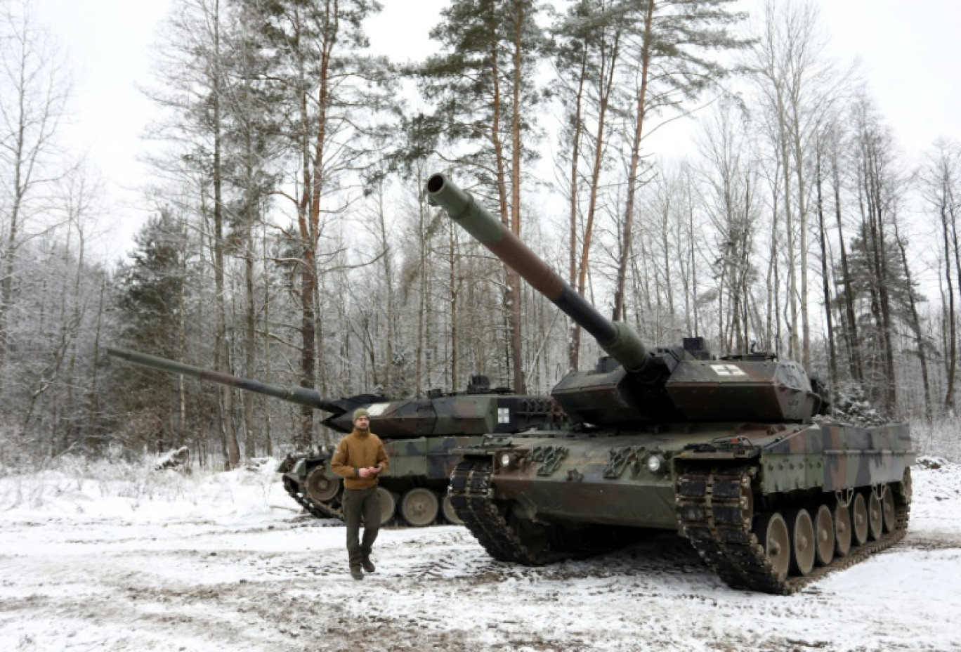 Des chars Leopard 2 lors d'essais dans la zone d'entraînement militaire de Gaiziunai, près de la base militaire de Rukla, en Lituanie, le 15 décembre 2023 © PETRAS MALUKAS