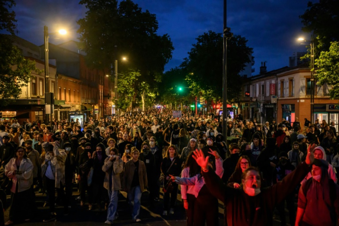 Des manifestants défilent lors d'un rassemblement contre l'extrême droite après les résultats des élections européennes, à Toulouse, le 13 juin 2024 © Ed JONES