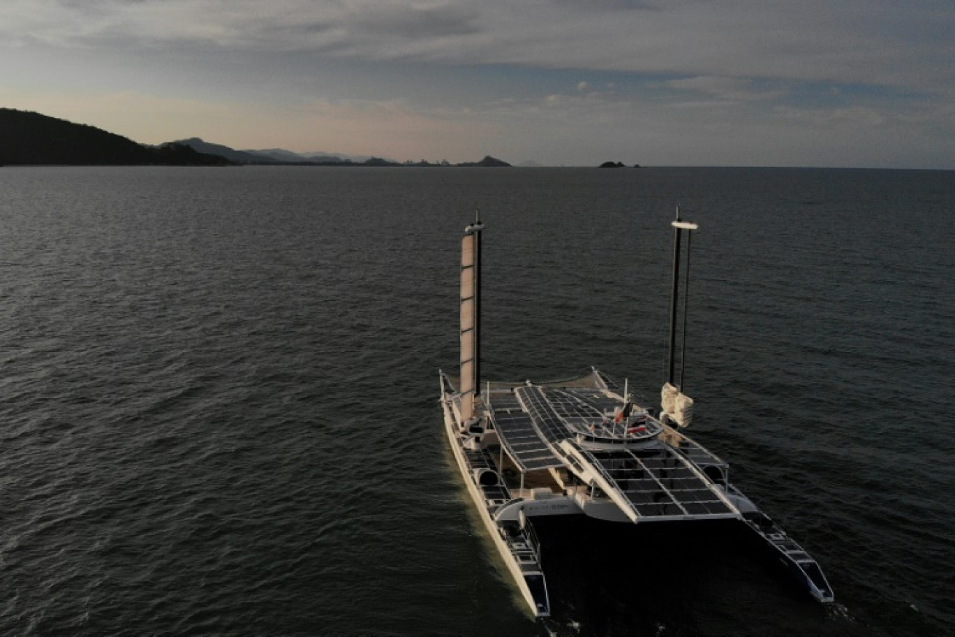 Energy Observer navigue dans le golfe de Thaïlande près de Hua Hin, le 2 mai 2022 © Pitcha DANGPRASITH