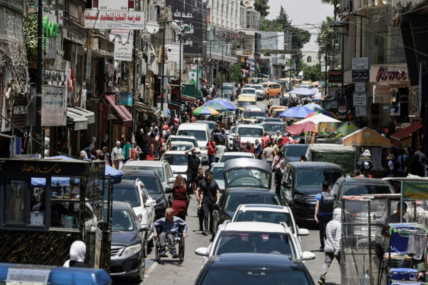 Des Palestiniens sur le marché principal de Ramallah, en Cisjordanie occupée par Israël, le 9 juin 2024 © Jaafar ASHTIYEH