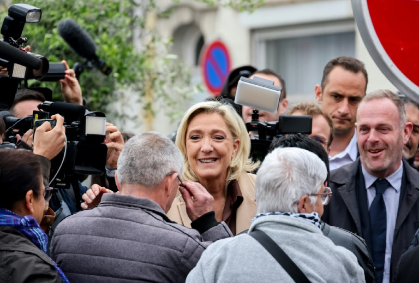 Marine Le Pen, au centre, à Hénin-Beaumont, dans le Pas-de-Calais, le 14 juin 2024 © Denis Charlet