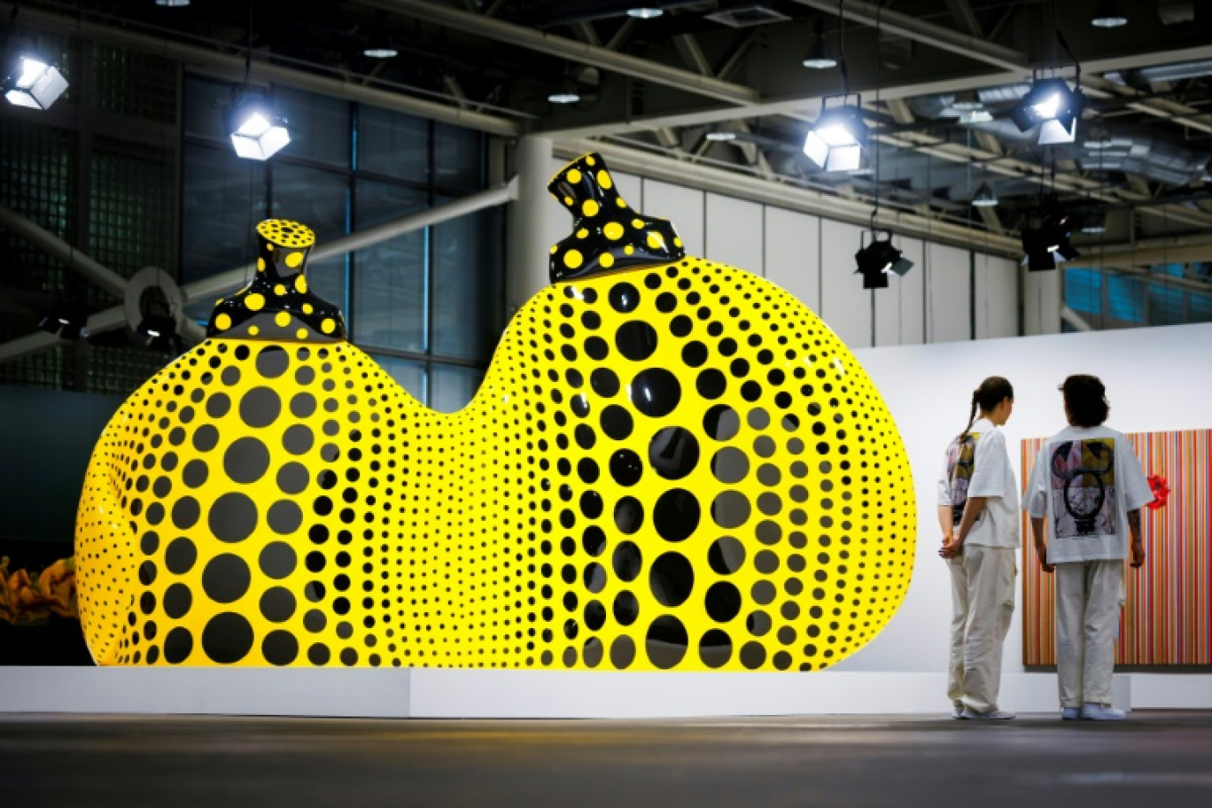 L'oeuvre "Aspiring to Pumpkin's Love, the Love in My Heart" 2023, de l'artiste japonaise Yayoi Kusama, exposée à la foire Art Basel, le 11 juin 2024 à Bâle, en Suisse © Valentin FLAURAUD