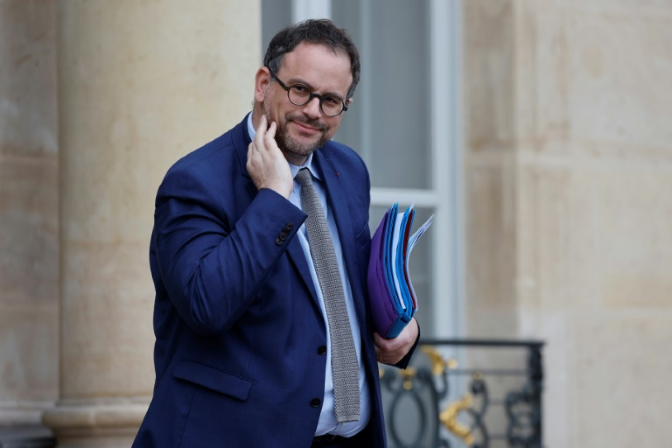 Aurélien Rousseau, alors ministre de la Santé du gouvernement Borne,  quitte l'Elysée après une réunion ministérielle le 12 décembre 2023 à Paris © Ludovic MARIN