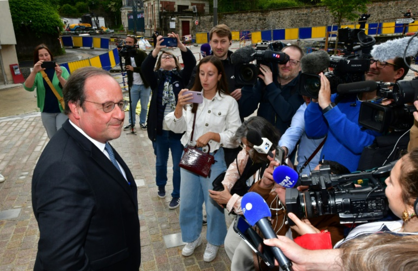 L'ancien président et membre du PS, François Hollande, lors d'une conférence de presse pour annoncer sa candidature aux législatives en Corrèze, le 15 juin 2024 à Tulle © Pascal LACHENAUD