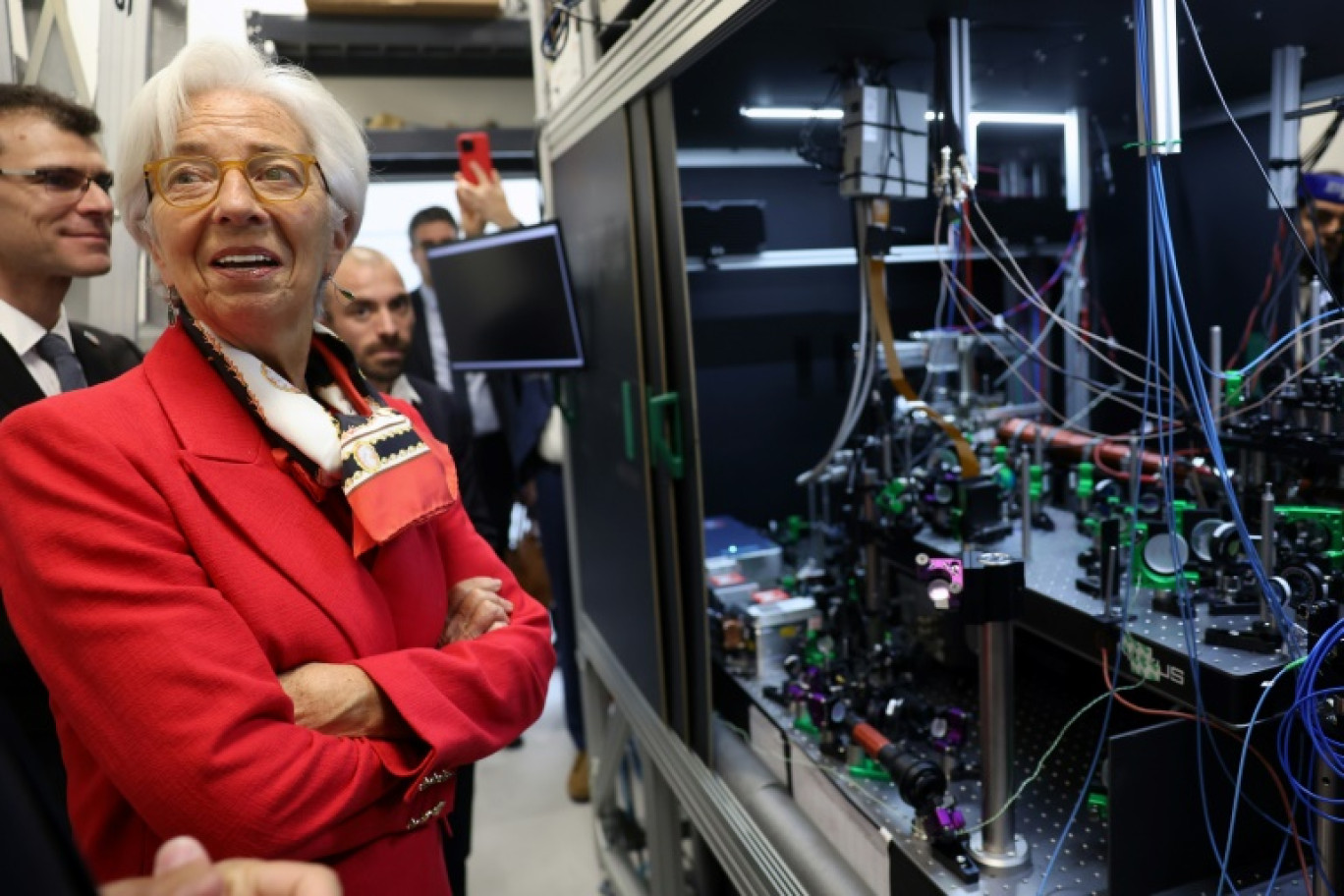 La présidente de la Banque centrale européenne (BCE) Christine Lagarde d'une visite de l'entreprise Pasqal, spécialisée dans l'informatique quantique, le 17 juin 2024 à Massy, près de Paris © Emmanuel Dunand