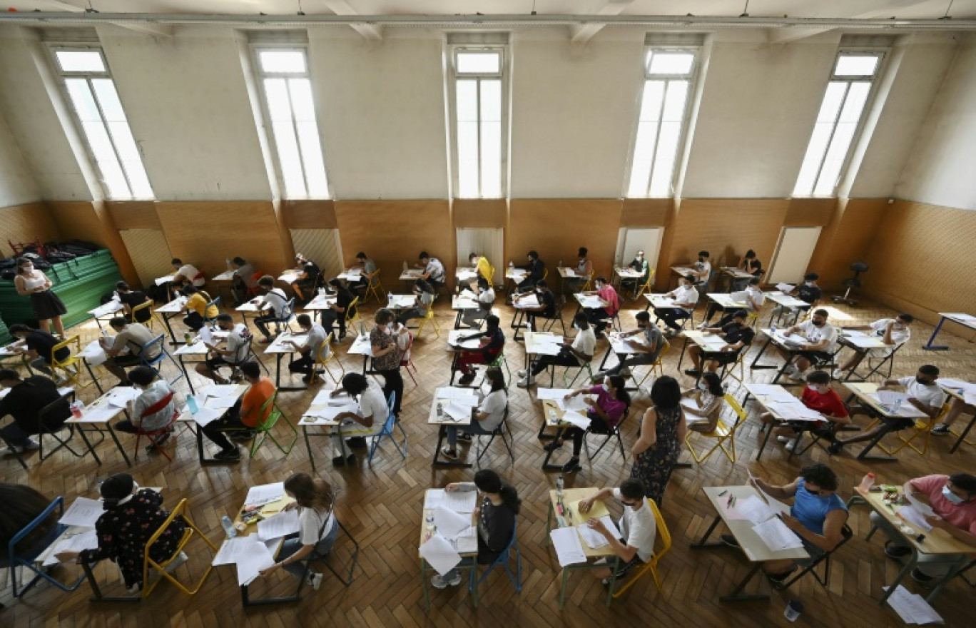 Des lycéens passent l'épreuve de philosophie du baccalauréat 2024 à Strasbourg, le 18 juin 2024 dans le Bas-Rhin © FREDERICK FLORIN