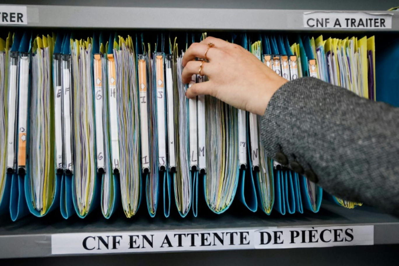 Des dossiers de certificat de nationalité française (CNF) au Tribunal à Aubervilliers, en Seine-Saint-Denis, le 22 janvier 2024 © Ludovic MARIN