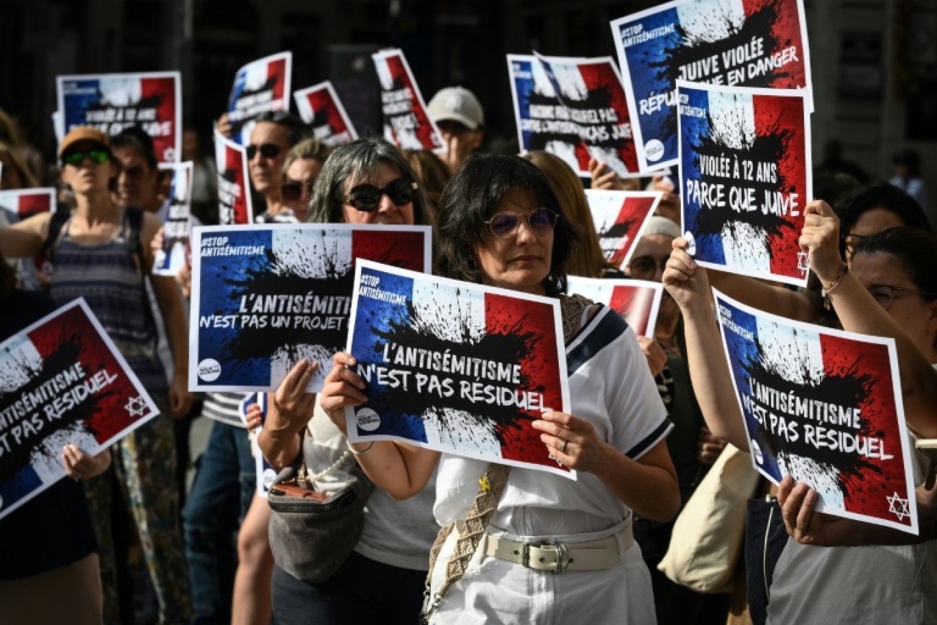 Manifestation contre l'antisémitisme après le viol d'une enfant juive de 12 ans à Courbevoie, le 20 juin 2024 à Paris © Zakaria ABDELKAFI