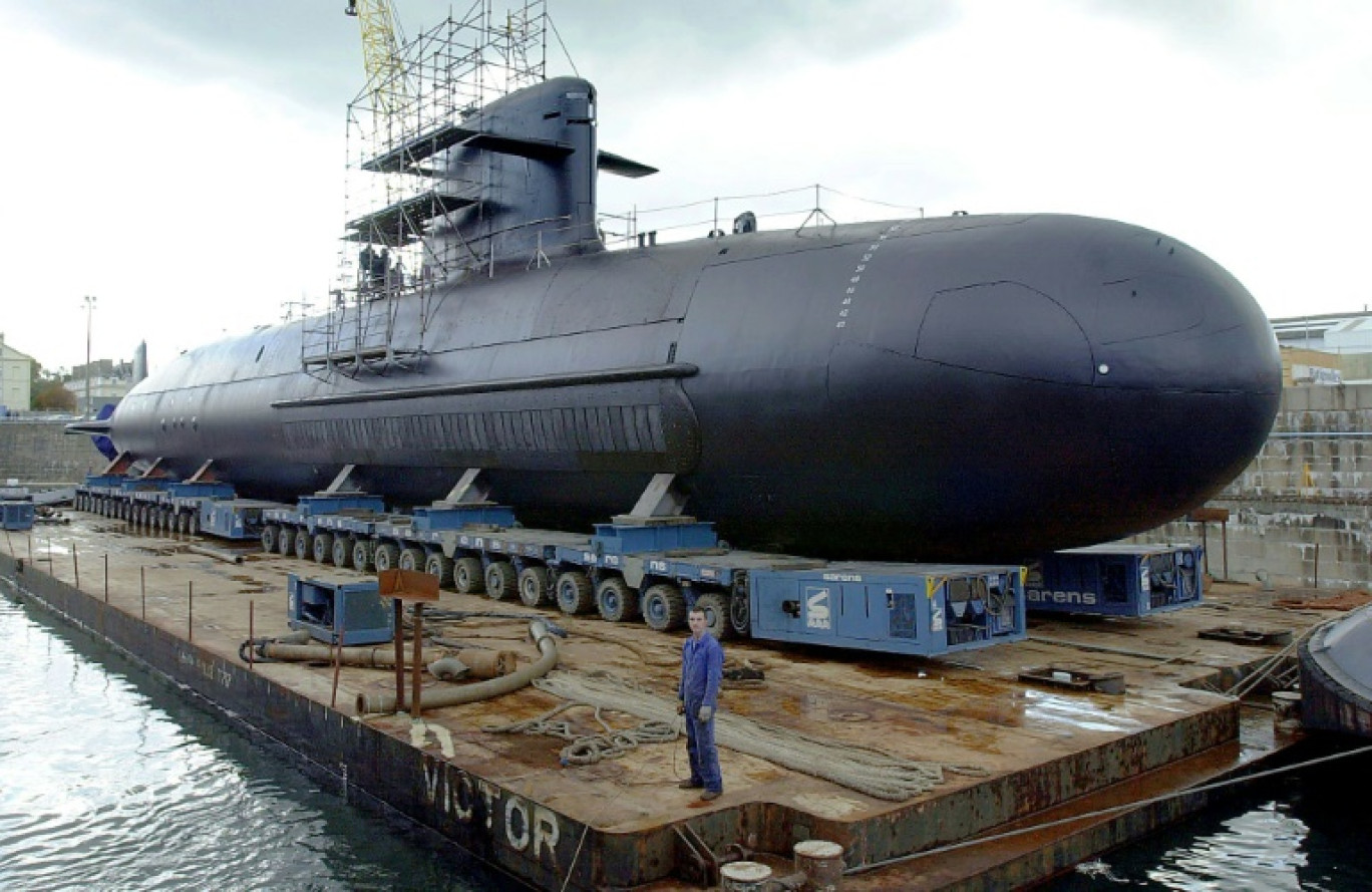 Le sous-marin Scorpène, un submersible à propulsion conventionnelle destiné à l'interception des sous-marins et des navires de surface construit par DCN à Cherbourg, le 21 octobre 2003 à Cherbourg © MYCHELE DANIAU