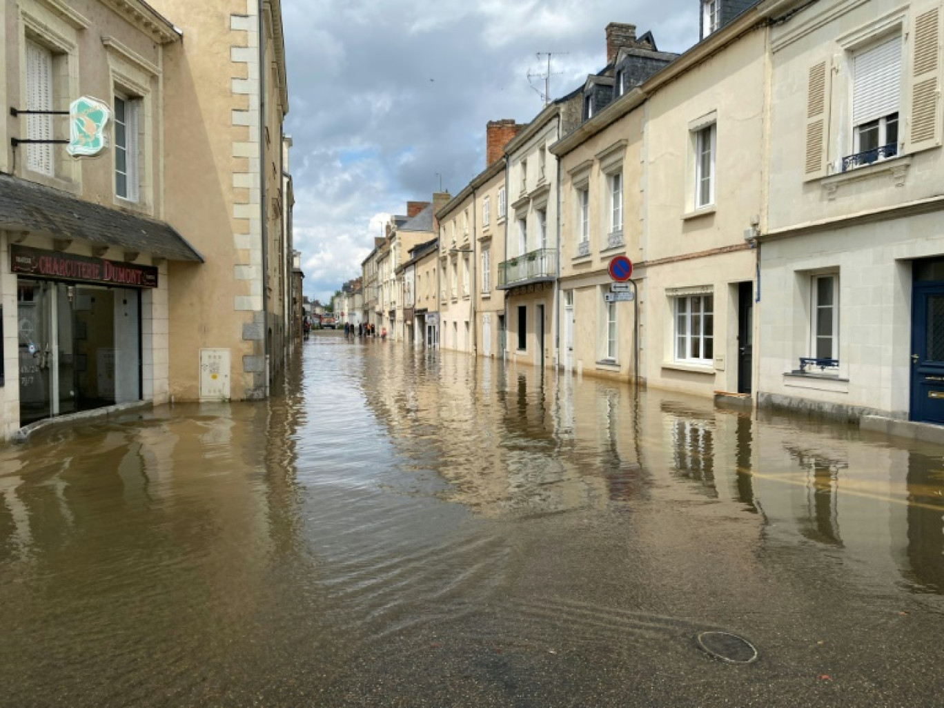 Une rue inondée à Craon, le 20 juin 2024 en Mayenne © Laetitia DREVET