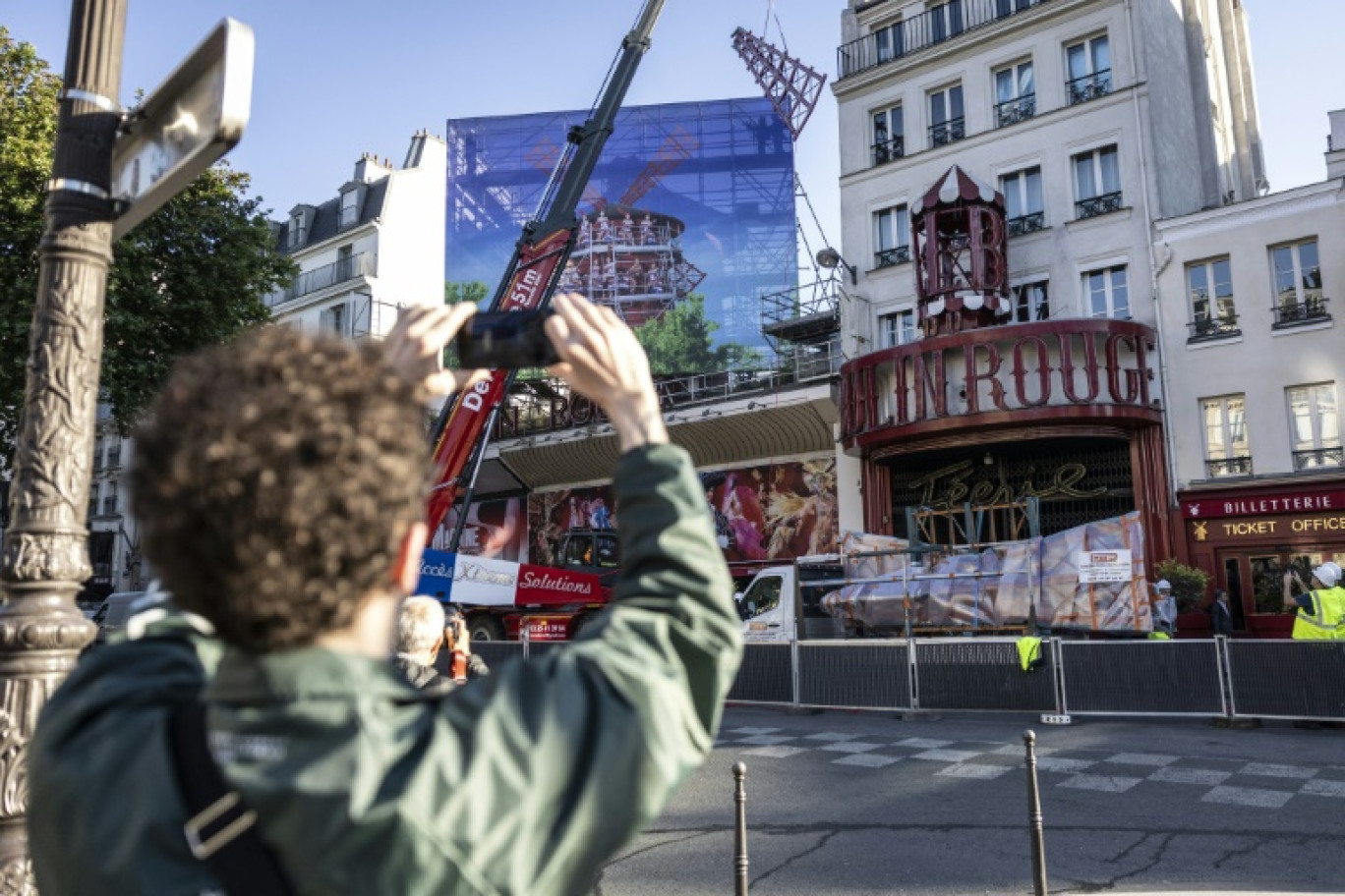 Le Moulin Rouge sans ses ailes, à Paris, le 10 juin 2024 © STEPHANE DE SAKUTIN