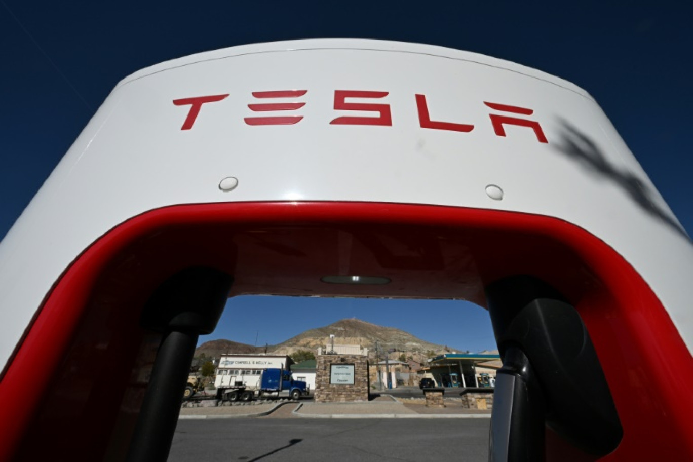 Une borne Tesla à Tonopah, dans le Nevada (ouest des Etats-Unis), le 8 mai 2024 © Robyn Beck