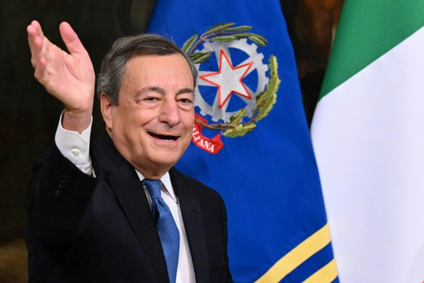 En 2021-2022, l'ancien président de la Banque centrale européenne Mario Draghi, appelé à la rescousse pour sortir le pays du marasme, fut à la tête d'une coalition qui rassembla des partis de l'extrême droite (à l'exception des Frères d'Italie) à la gauche © Andreas SOLARO