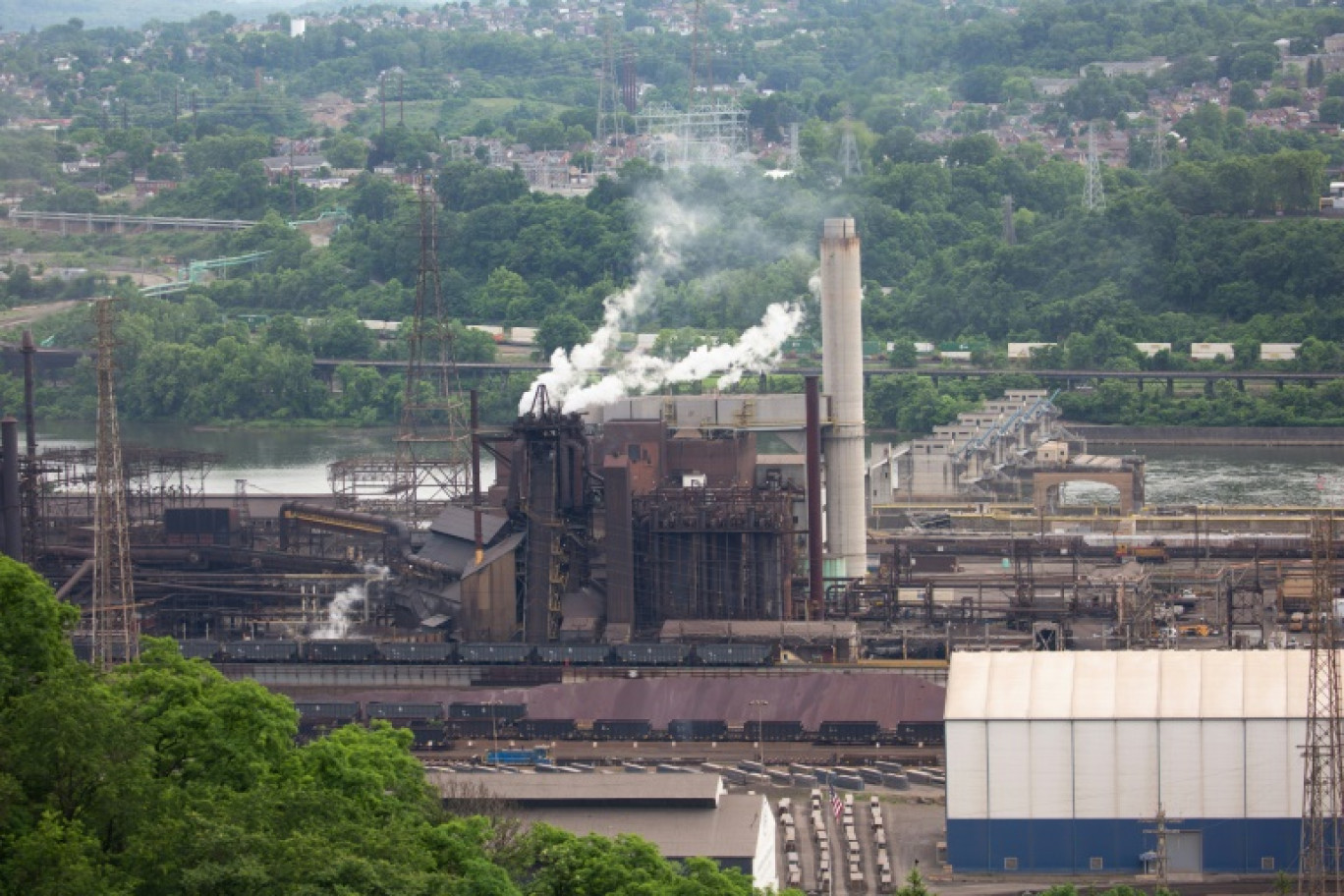 L'aciérie Edgar Thomson à Braddock (Pennsylvanie), opère depuis 1875, le 4 juin 2024 © Rebecca DROKE