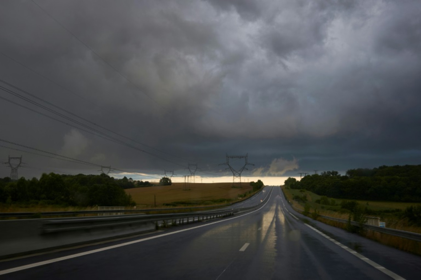 Météo-France a encore réduit le nombre de départements concernés par sa vigilance orange orages, passant de 28 départements signalés à 24 dans son dernier bulletin de prévisions © Guillaume SOUVANT