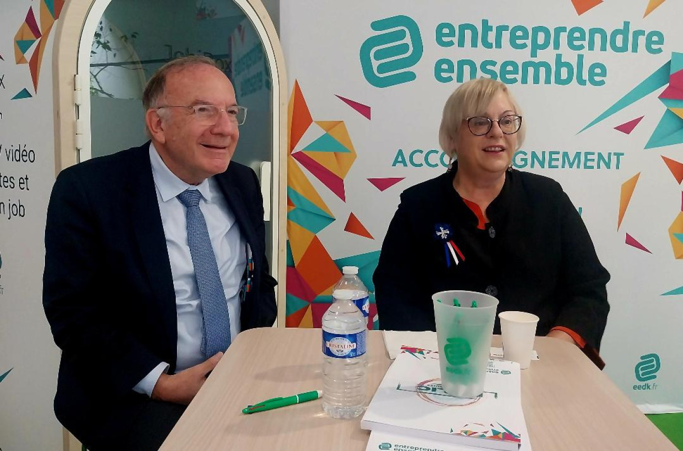 Pierre Gattaz, ancien président du Medef et président-fondateur de Y croire pour Agir a visité les locaux de sa nouvelle association partenaire, Entreprendre Ensemble, avec sa présidente, Christine Decodts.