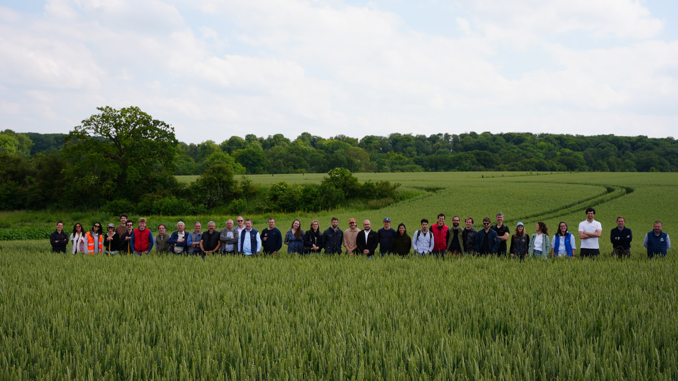 près une présentation théorique,  une visite sur le terrain a permis de voir les plantation mises en place depuis 2022.