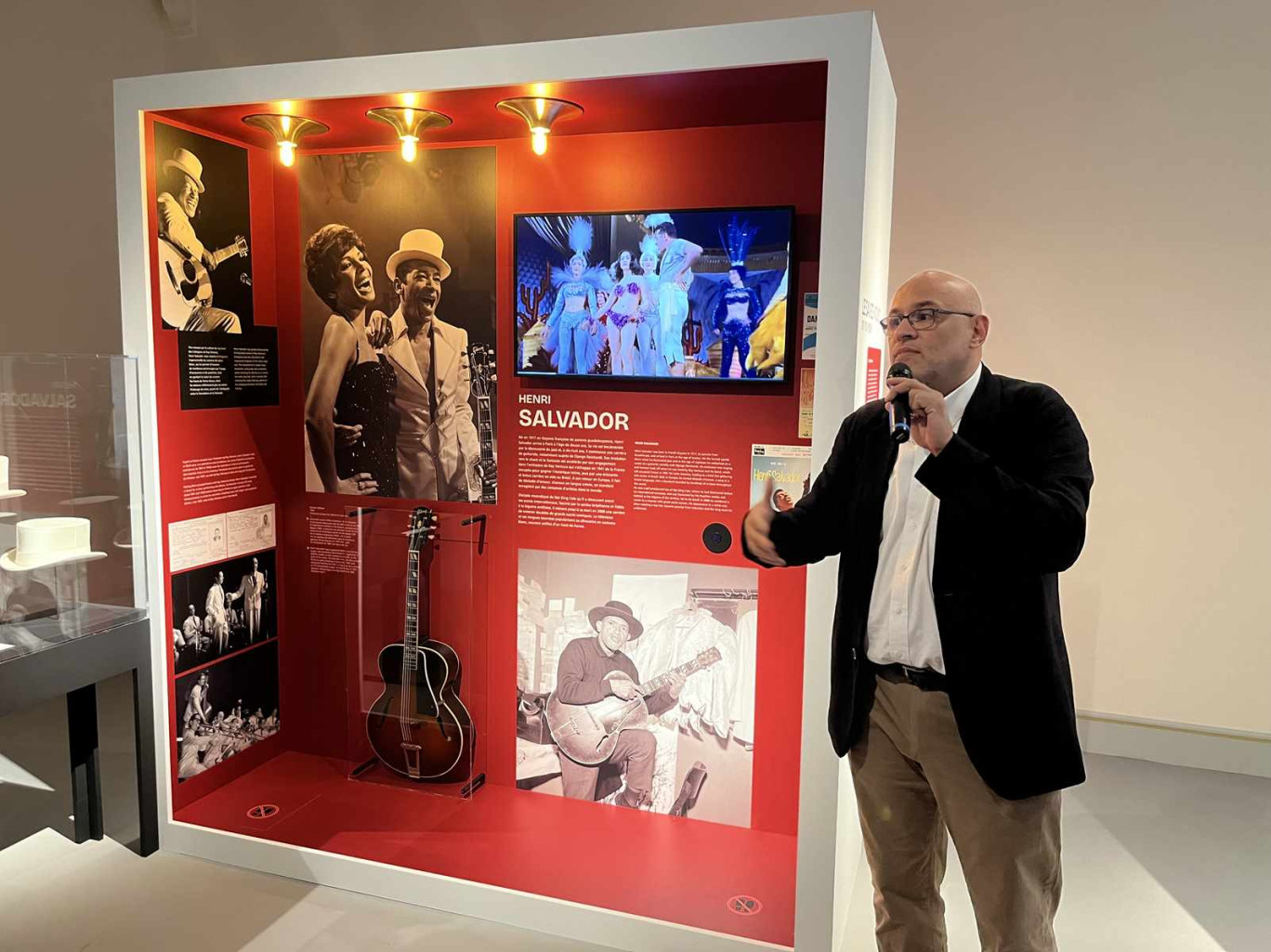 Bertrand Dicale, journaliste spécialisé dans la chanson française a conçu cette exposition.