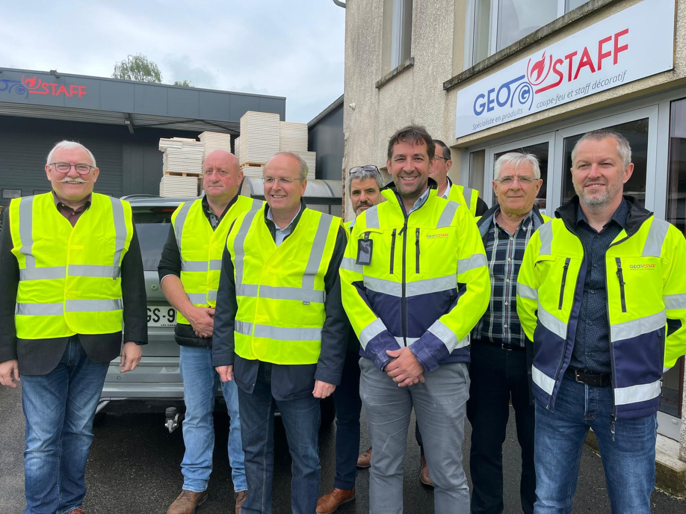 Jean-Luc Fleury, au centre, a ouvert les portes de son entreprise aux élus locaux lors des visites d'entreprises du Plateau picard.