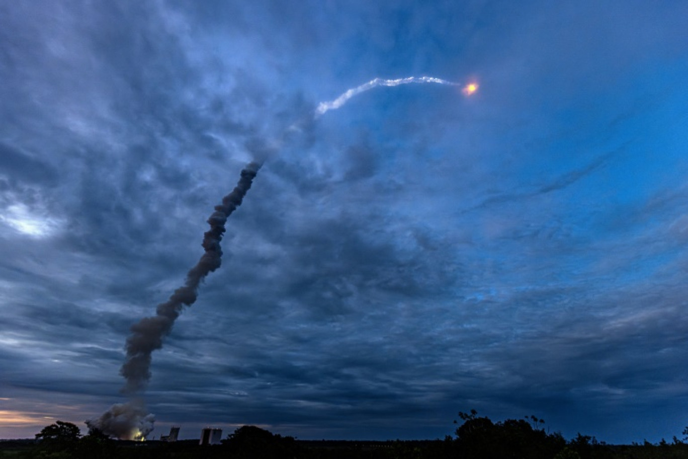 La fusée Ariane-5 décolle du Centre spatial guyanais de Kourou, en Guyane française, le 5 juillet 2023 © jody amiet