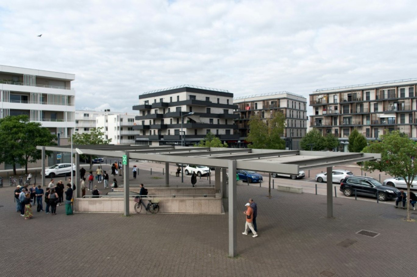 Une place près d'une station de métro dans un quartier populaire de Toulouse, le 2 juillet 2024 en Haute-Garonne © Matthieu RONDEL