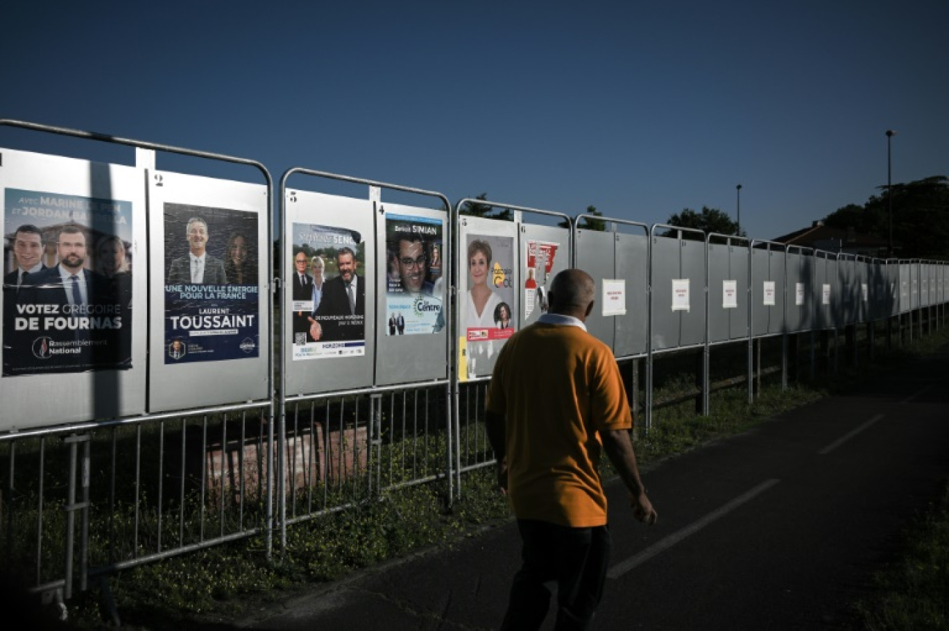 Des affiches sur des panneaux électoraux pour les élections législatives à Wissembourg, dans le Bas-Rhin, le 30 juin 2024 © SEBASTIEN BOZON