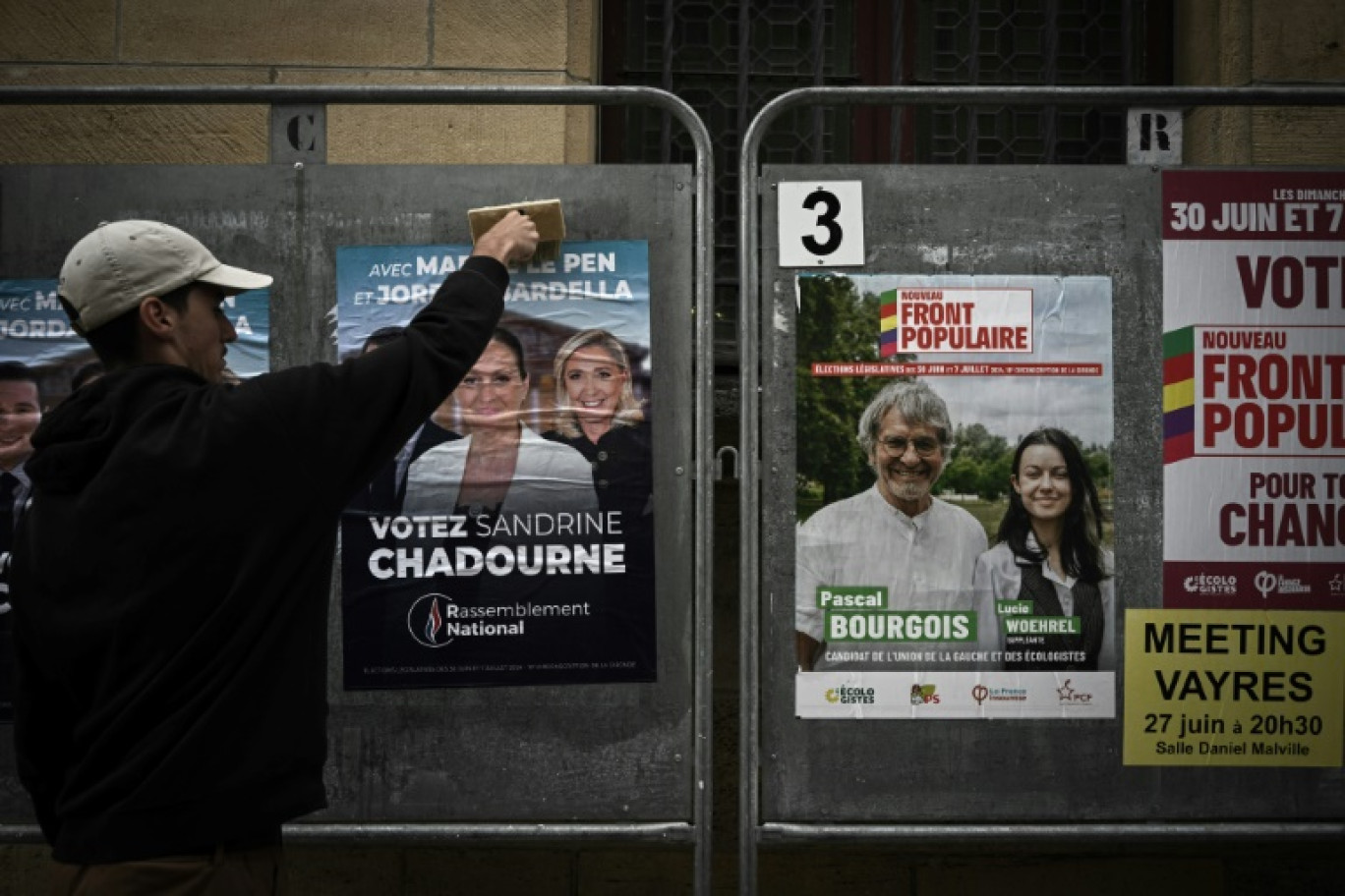 Des affiches de campagne pour le 2e tour des législatives, le 2 juillet 2024 à Libourne, en Gironde © Philippe LOPEZ