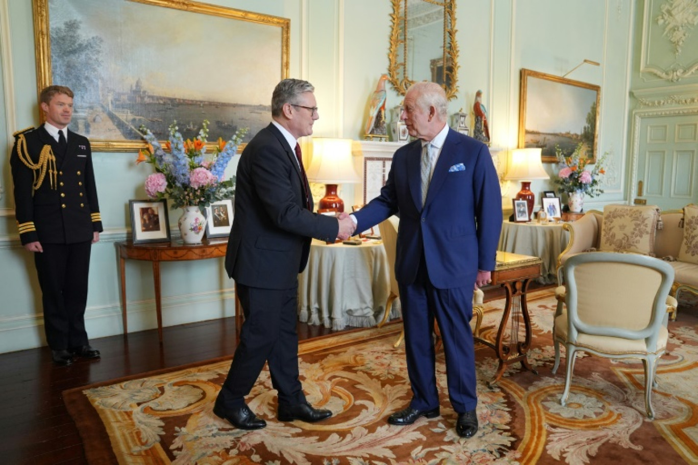 Le roi Charles III reçoit le nouveau Premier ministre britannique Keir Starmer au palais de Buckingham, le 5 juillet 2024 à Londres © Yui Mok