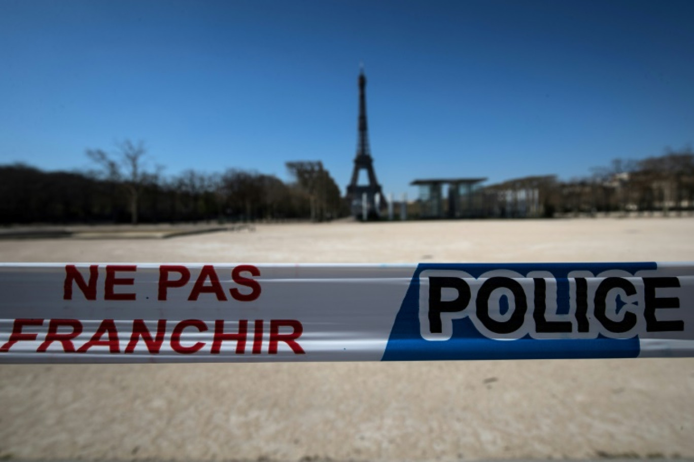 L'immeuble duquel un homme a jeté ses deux enfants avant de se suicider, à Paris. Photo prise le 7 juillet 2024 © Sameer Al-Doumy