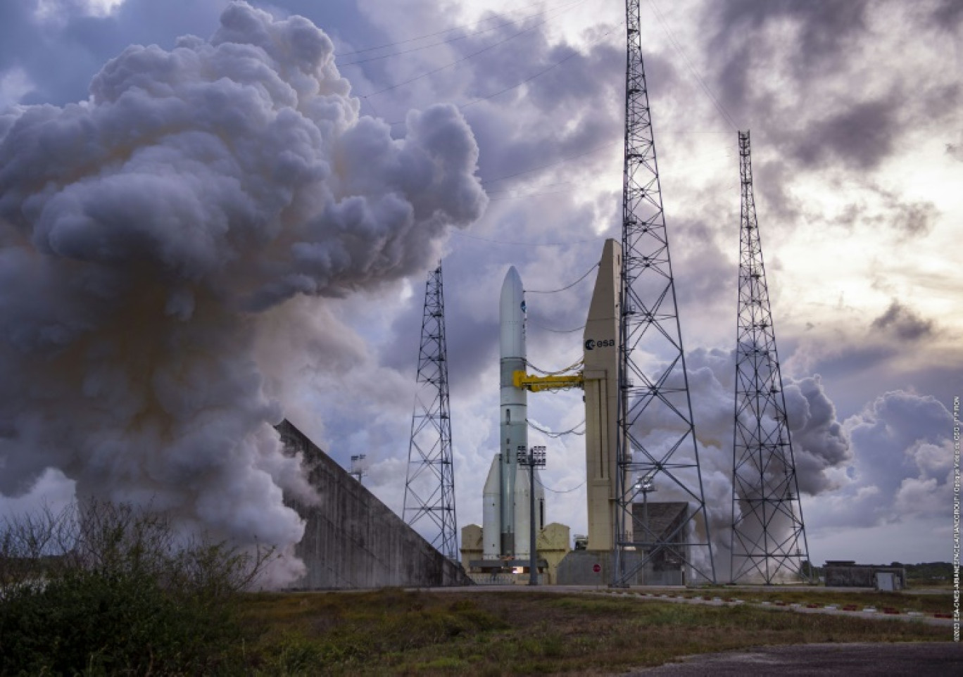 Décollage de la fusée Ariane 6 depuis le centre spatial de Kourou, le 9 juillet 2024 en Guyane © jody amiet