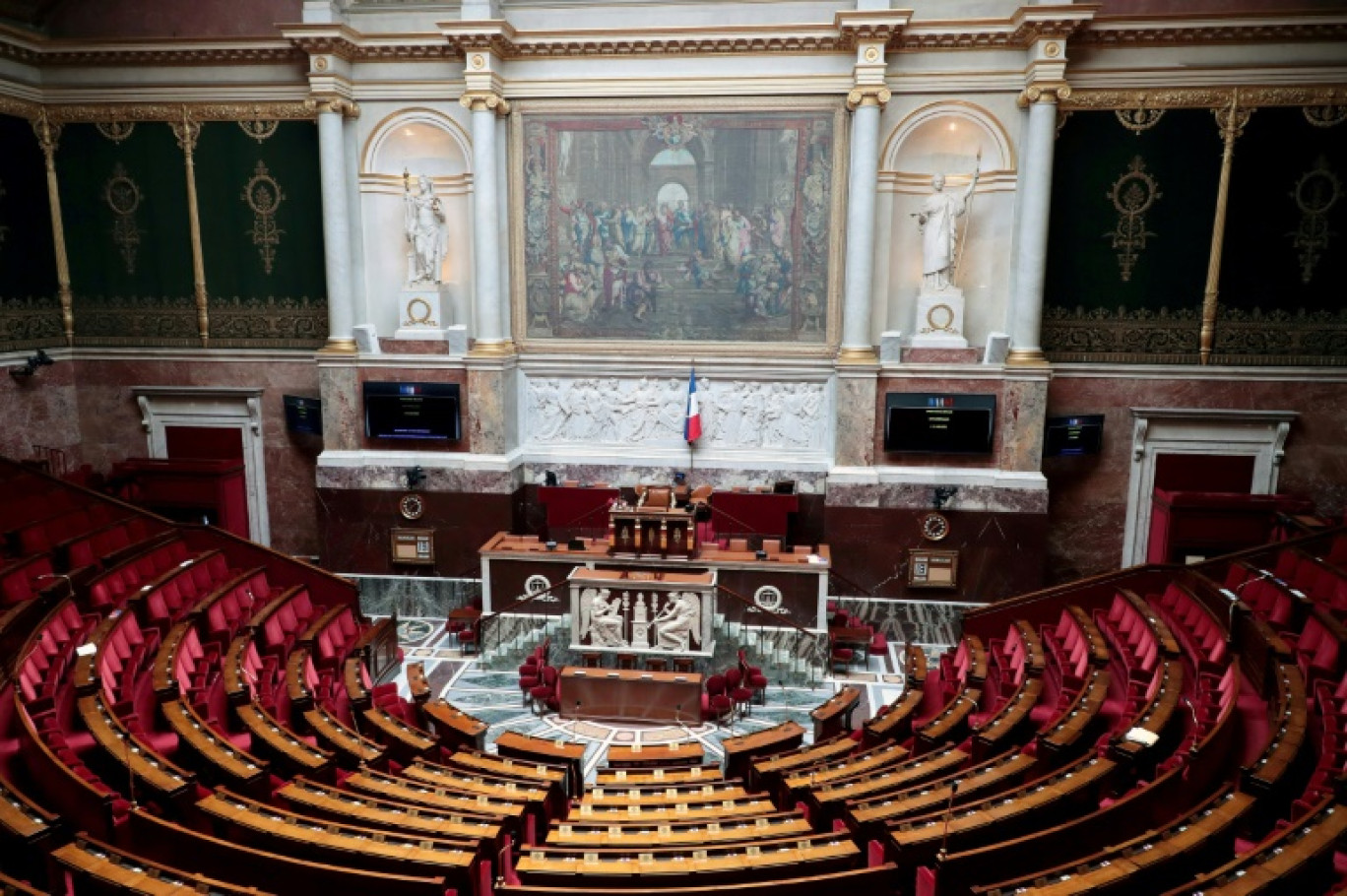 Photo de famille des députés socialistes élus sur les marches de l'Assemblée nationale, le 9 juillet 2024 à Paris © ALAIN JOCARD